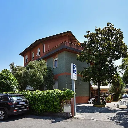 La Pineta Otel Marina Di Carrara